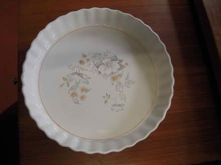 Photo of free White and patterned quiche dish (Maidenhead SL6) #2