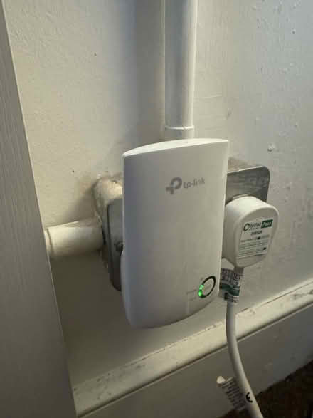 Photo of free WiFi network range extender (E5) #2