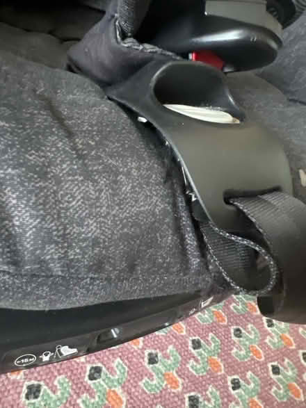 Photo of free Maxicosi I-size car seat 0-15m (Ladywell SE4) #3