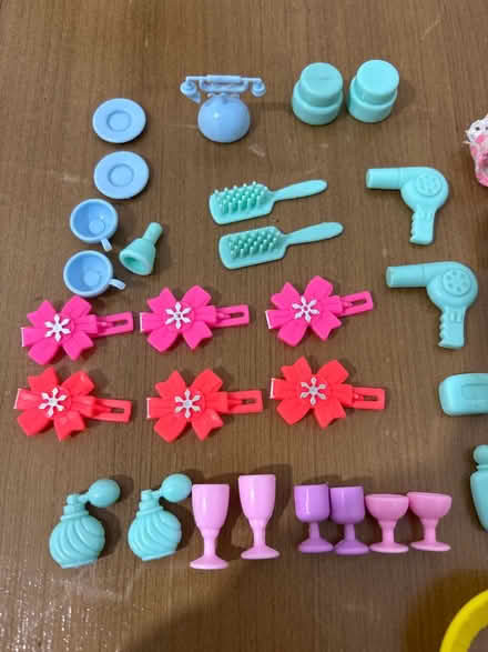 Photo of free Small doll (Barbie?) accessories (Braybrooke Road, Hastings TN34) #2