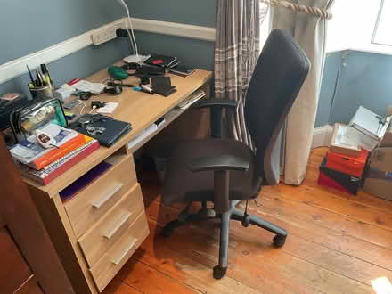 Photo of free Office desk and office chair (TW20) #1