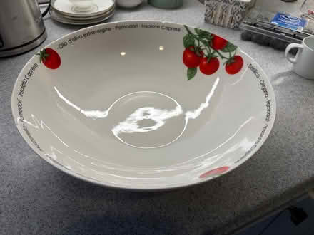 Photo of free Large Salad/Pasta Bowl (Lexington center) #1