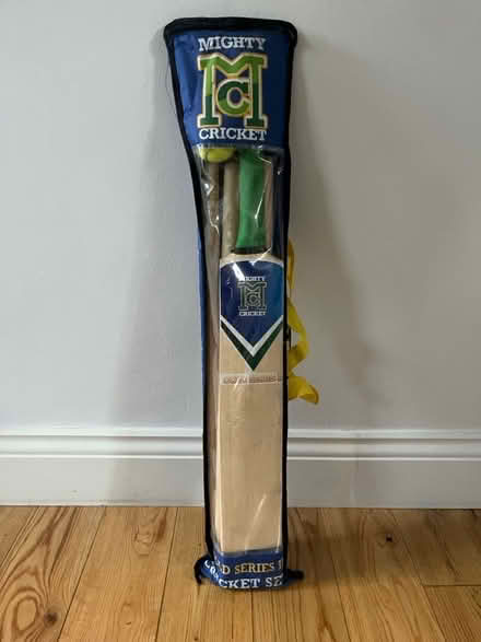 Photo of free Cricket set for kids (Brookvale, RG21) #1