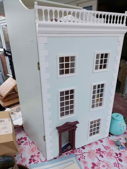 Photo of free Modern dolls house (Waterlooville PO7) #3