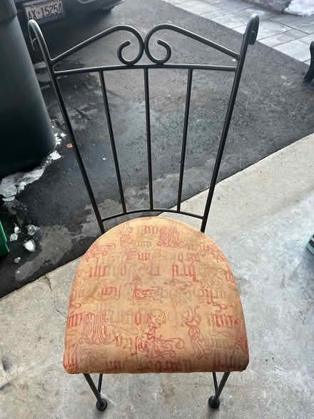 Photo of free Rod iron chair (battleford & winston churchill) #1