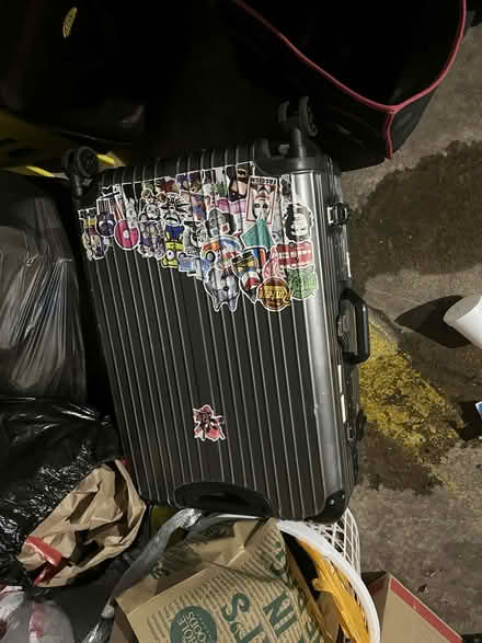 Photo of free all kinds luggage, basket, bumper (9335 lee hwy Fairfax) #4