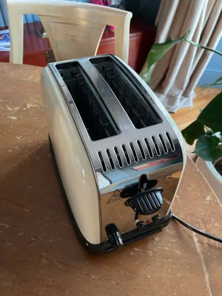 Photo of free Russel & Hobbs toaster (Tottenham, N17 0) #2