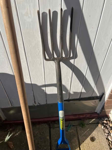 Photo of free Garden fork and rake (Chiswick W4) #1