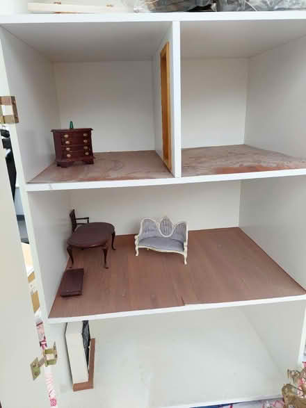 Photo of free Modern dolls house (Waterlooville PO7) #2