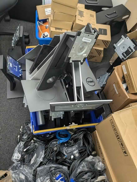 Photo of free IT Equipment - bits and bobs (Dulwich) #3