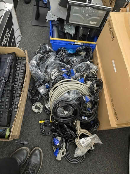 Photo of free IT Equipment - bits and bobs (Dulwich) #2