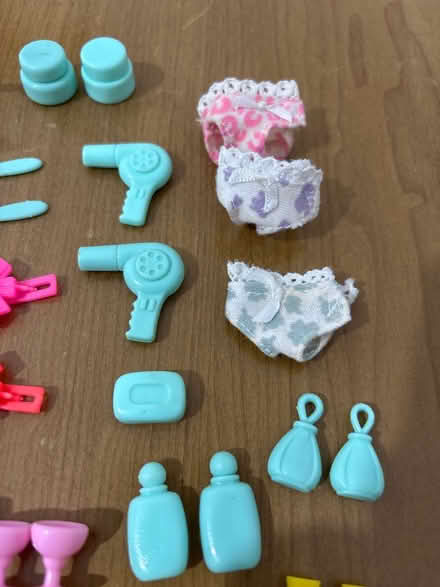 Photo of free Small doll (Barbie?) accessories (Braybrooke Road, Hastings TN34) #3