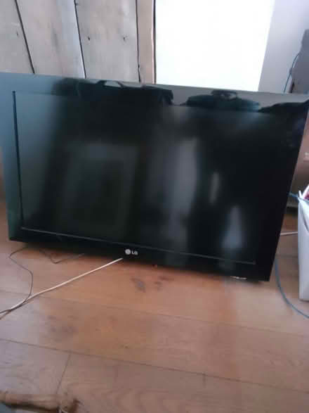 Photo of free 32" lg tv. (North Ascot SL5) #1