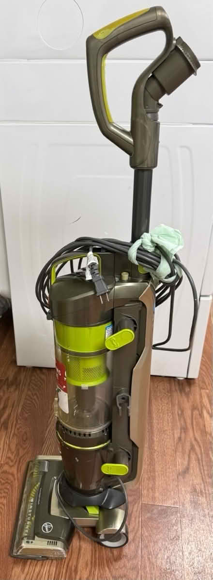 Photo of free Hoover upright vacuum cleaner (Valencia Avenue, Sunnyvale) #2