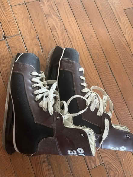 Photo of free Men’s hockey skates, size 12 (Ottawa west) #1