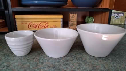 Photo of free 2 Bowls and a sauce pot (S41. Chesterfield) #4