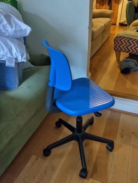 Photo of free Desk chair (Dorking. RH43) #1