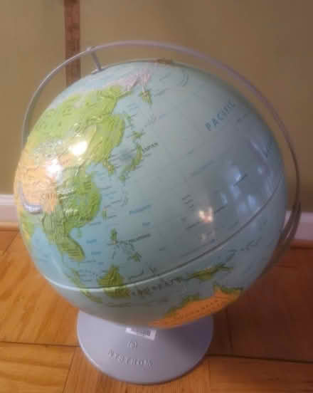 Photo of free globe (Silver Spring, MD 20902) #1