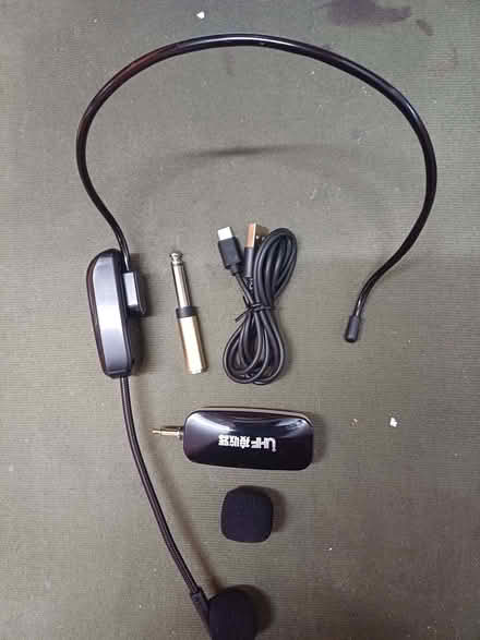 Photo of free UHF Microphone Headset (Cherwell Heights OX16) #1