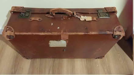 Photo of free Old leather suitcase, large (Comiston EH10) #1