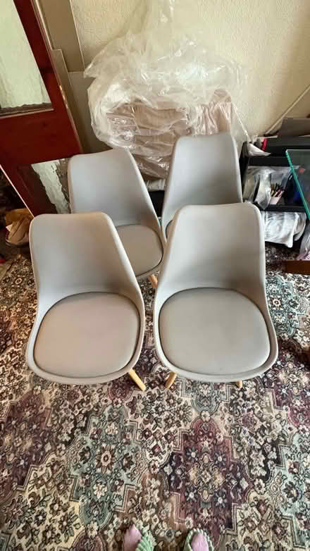 Photo of free Glass Dining Table & 4 Chairs (S61) #4