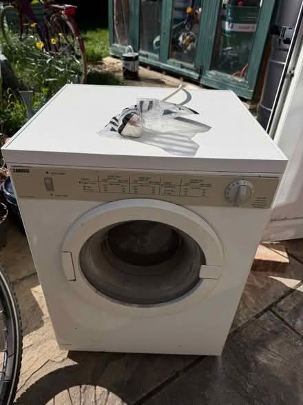 Photo of free Fully working Zanussi tumble dryer (Woodley RG5) #1