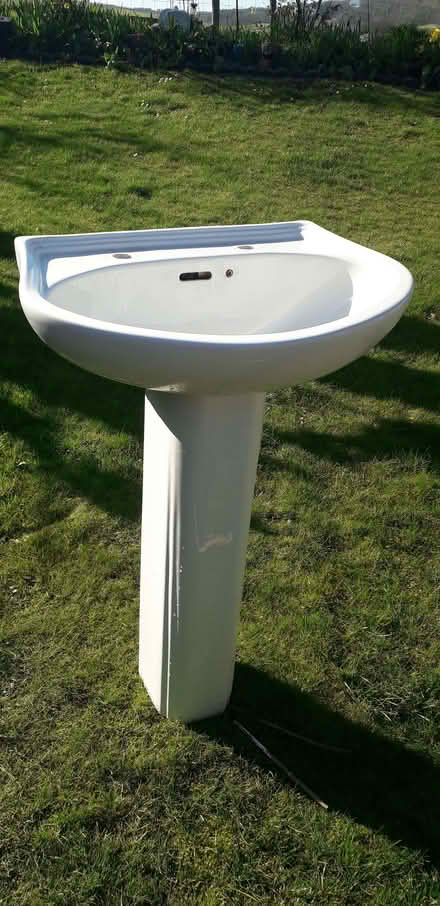 Photo of free Bathroom basin & Pedestal (Piddington HP14) #1