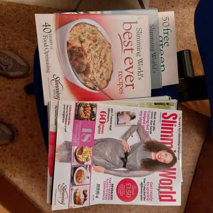 Photo of free Slimming World magazines and recipe books (BT7) #1