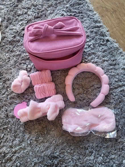 Photo of free gift bag set (Shenley Brook End MK5) #1