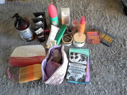 Photo of free bag of toiletries (Shenley Brook End MK5) #1