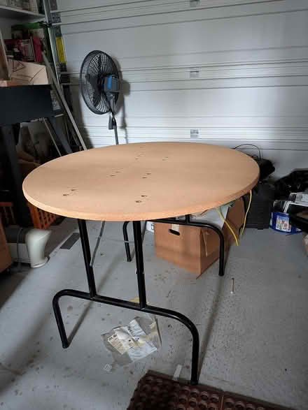 Photo of free 36i round table (Kirkland) #1