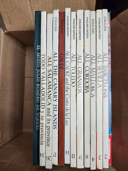 Photo of free Glossy little books from Spain (Wellington Village) #1