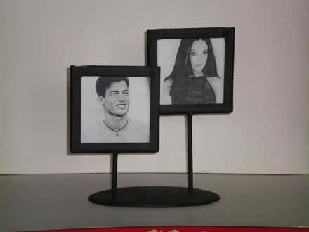 Photo of free photo stand (Finch and Brimley) #1