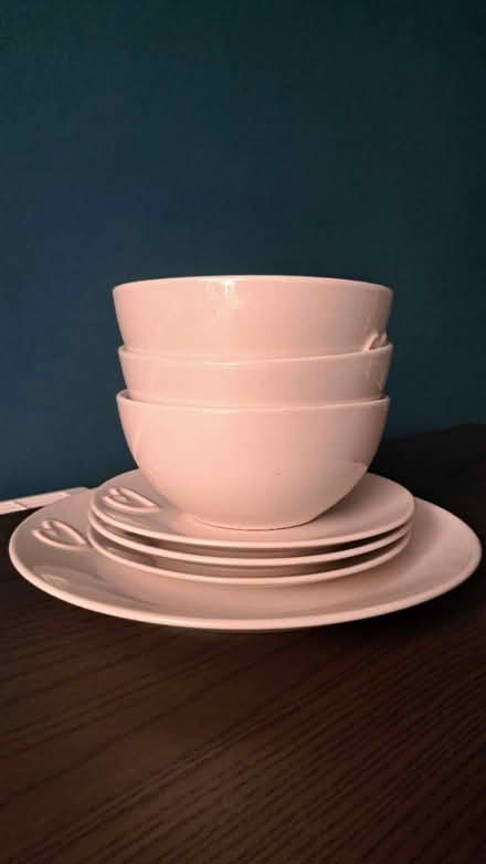 Photo of free Incomplete set of plates & bowls (S41. Chesterfield) #1