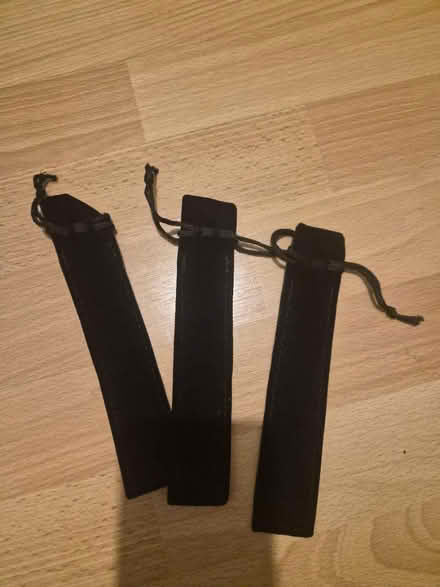 Photo of free X3 velvet pen pouches (HA7) #1