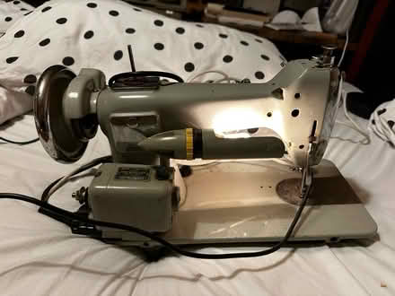 Photo of free Victor De Luxe Sewing Machine (Camden, NW1) #2