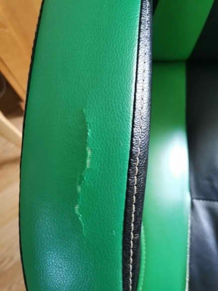 Photo of free Gaming style chair (Adeyfield. HP2) #2