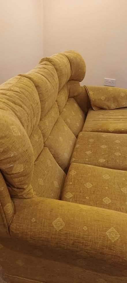 Photo of free Couch's and Sofas (me15 7ub) #3