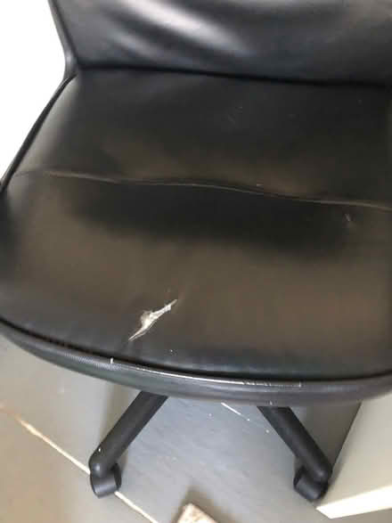 Photo of free Desk, chair and small double bed (TR19) #4