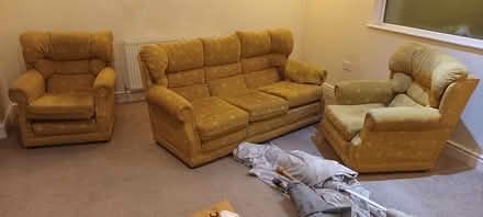 Photo of free Couch's and Sofas (me15 7ub) #1