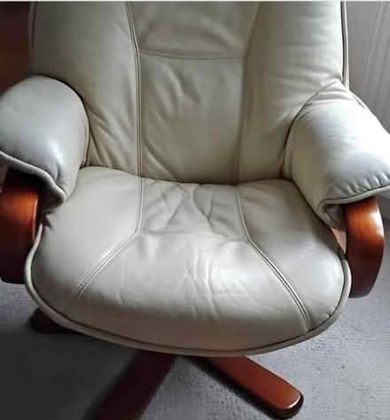 Photo of free cream leather swivel/recline chair (Foots Cray DA14) #1