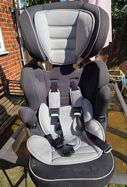 Photo of free Child's car seat (SS8) #1