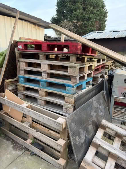 Photo of free Pallets (Saltney Ferry CH4) #1