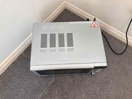 Photo of free Logik 700w microwave oven (SE21) #3