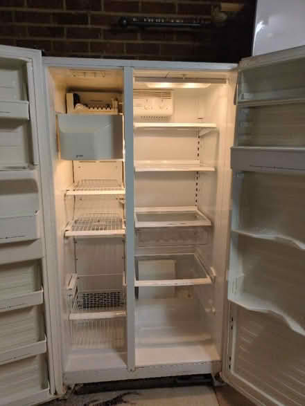 Photo of free Amana Fridge Freezer (Slapton LU7) #4