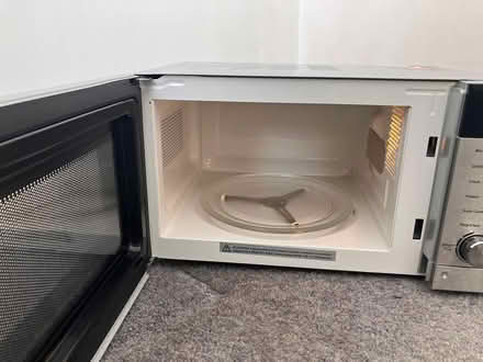Photo of free Logik 700w microwave oven (SE21) #2