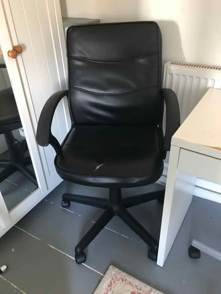 Photo of free Desk, chair and small double bed (TR19) #3