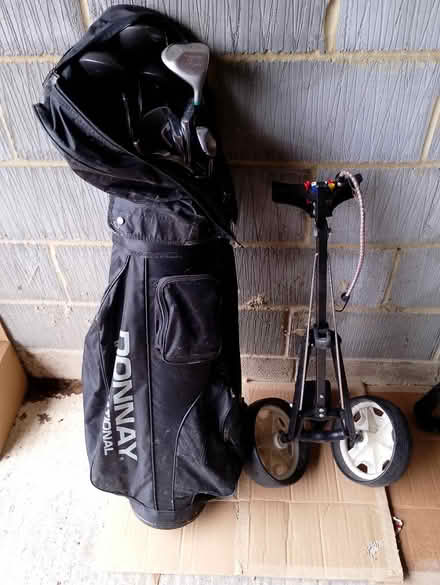 Photo of free Donnay golf clubs and trolley (GL52) #1