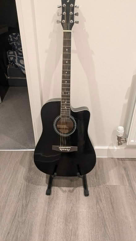 Photo of free Fender Guitar (E17) #1