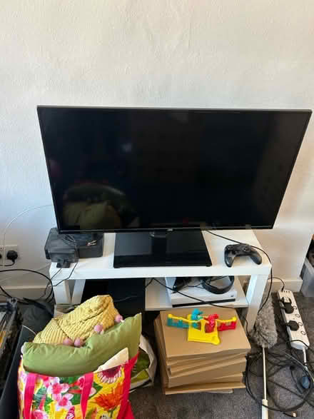 Photo of free Tv and remote (Crouch End N8) #1